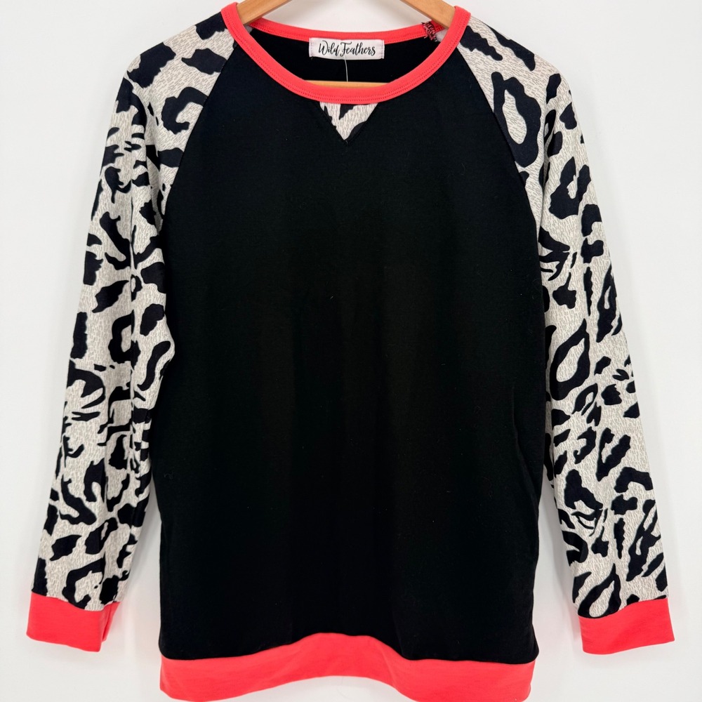 Wild Feathers NWT Leopard‎ Raglan Sweatshirt Black Coral Pink Long Sleeve Med